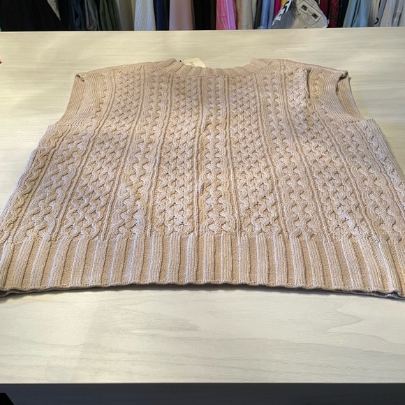 Evereve “Chloe” cable vest - Picture 3 of 7